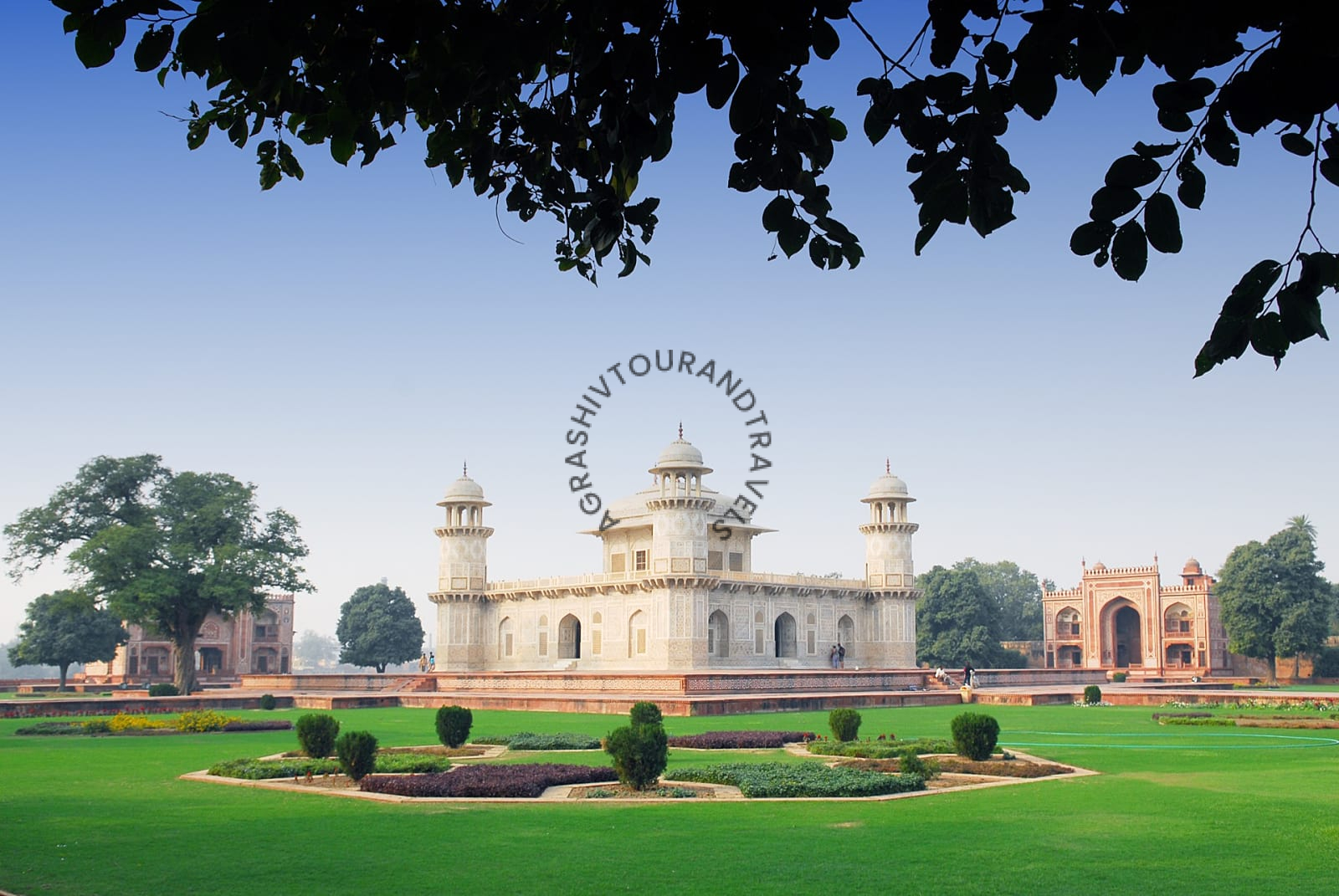 know-everything-about-tomb-of-itimad-ud-daulah-Book Outstation Taxi in Agra